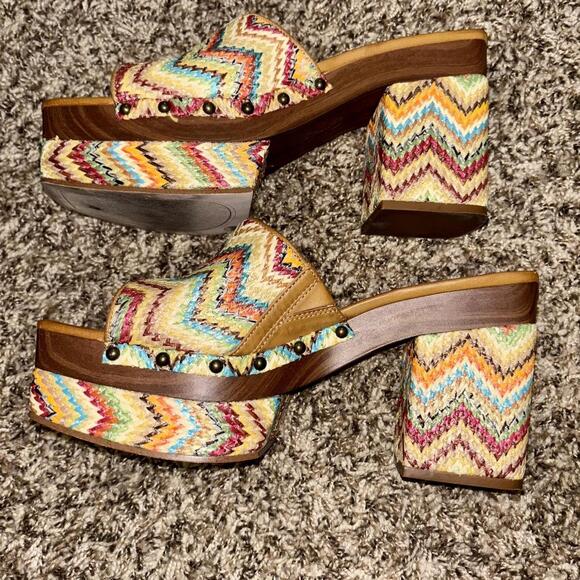 Jessica simpson Step out in style with these vibrant platform s... in Brown - Picture 1 of 2